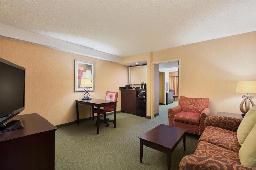 University Plaza Hotel - image 15