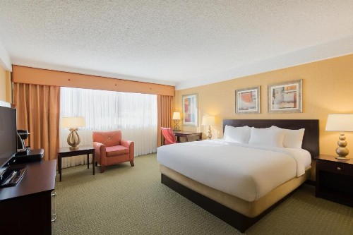 University Plaza Hotel - image 16