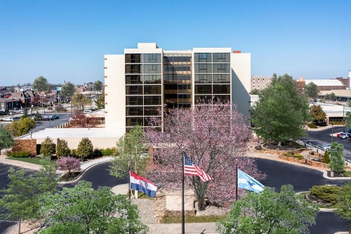 University Plaza Hotel - image 2
