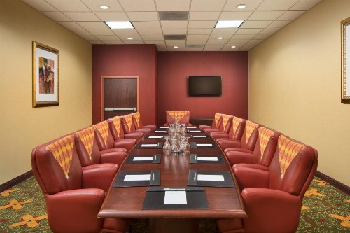 University Plaza Hotel - image 33