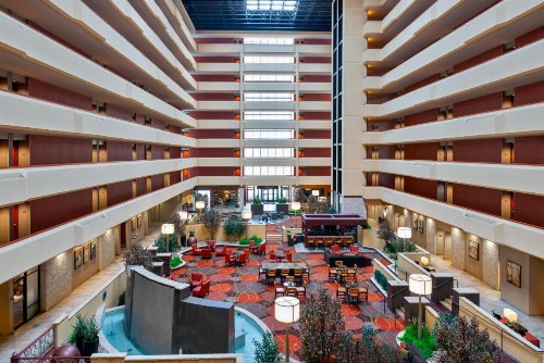 University Plaza Hotel - image 4