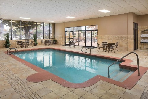 University Plaza Hotel - image 6