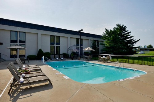 Greenstay Hotel & Suites Central - image 9
