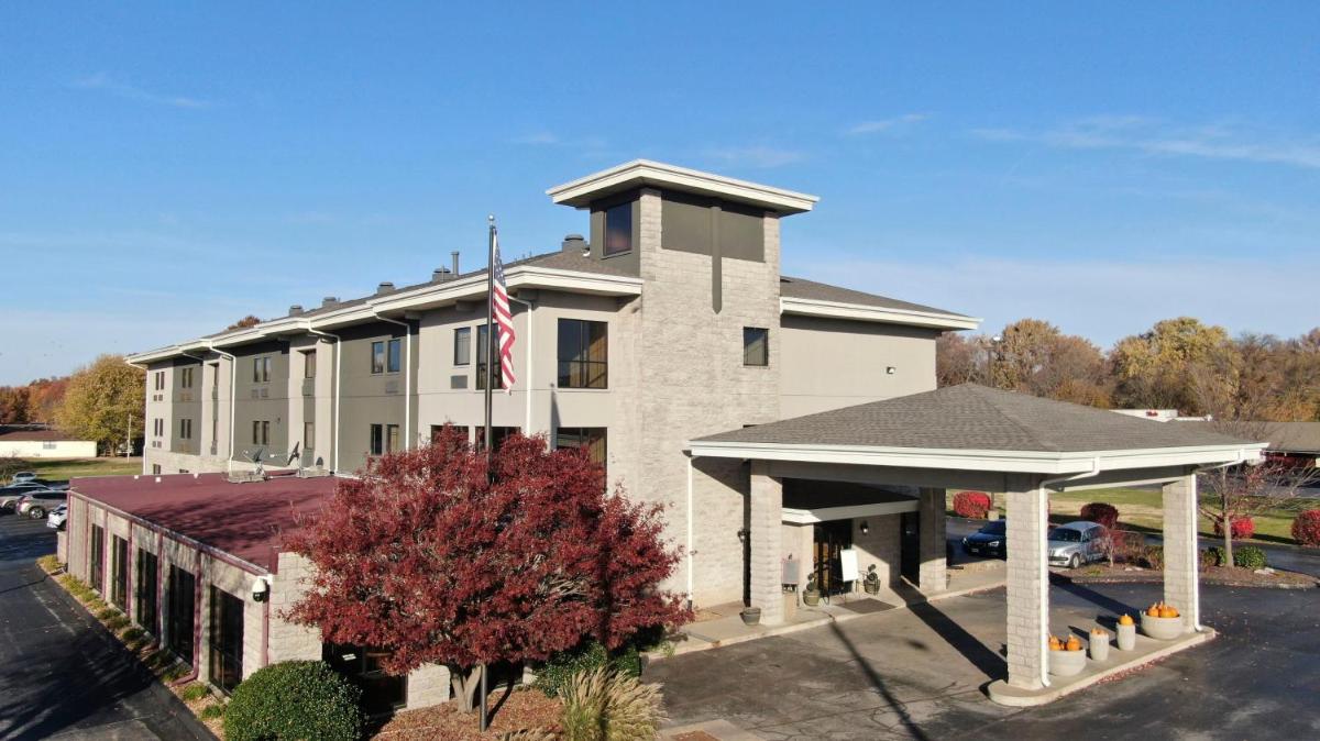 La Quinta by Wyndham Springfield South - main image