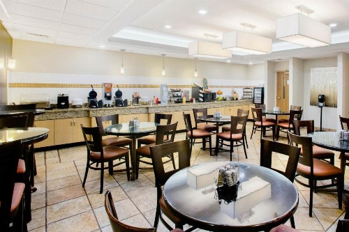 La Quinta by Wyndham Springfield South - image 4