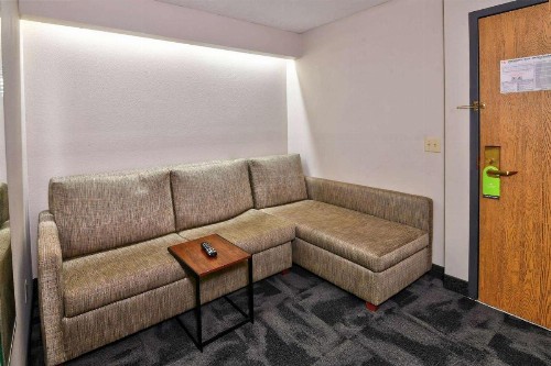 La Quinta by Wyndham Springfield South - image 6