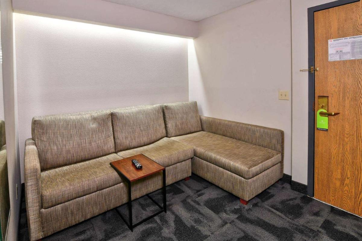 La Quinta by Wyndham Springfield South - image 6