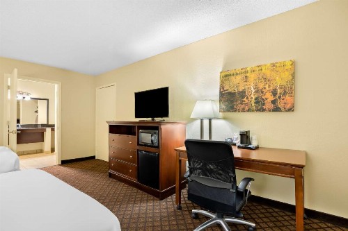 Best Western Coach House - image 12