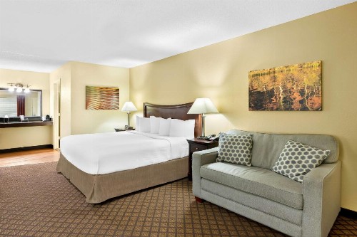 Best Western Coach House - image 16