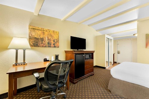 Best Western Coach House - image 34