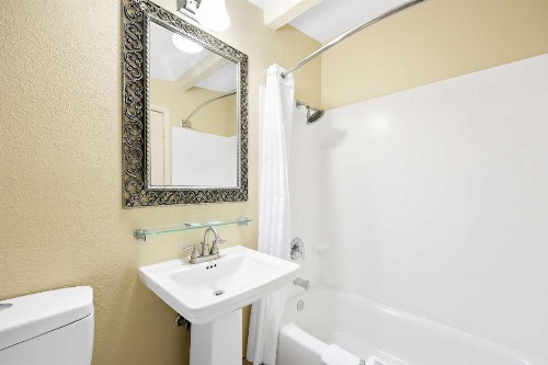 Best Western Coach House - image 36