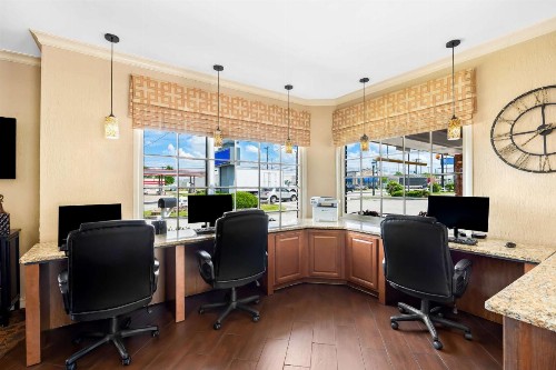 Best Western Coach House - image 8