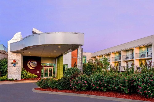 Oasis Hotel & Conv. Center Ascend Hotel Collection - image 6