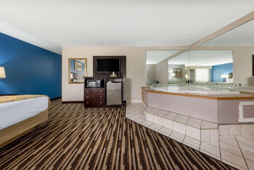 Baymont by Wyndham Springfield South Hwy 65 - image 19