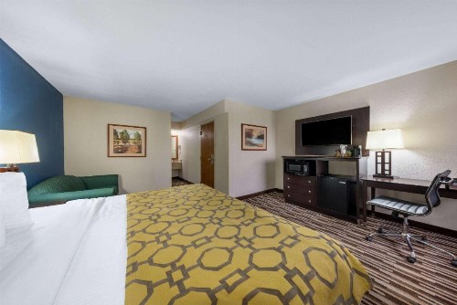 Baymont by Wyndham Springfield South Hwy 65 - image 21