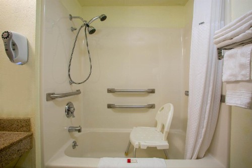 Baymont by Wyndham Springfield South Hwy 65 - image 25