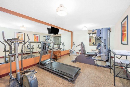 Baymont by Wyndham Springfield South Hwy 65 - image 6