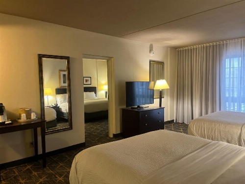Holiday Inn Hotel & Suites Springfield an IHG Hotel - image 27