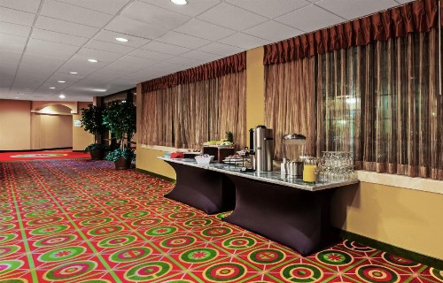 Holiday Inn Hotel & Suites Springfield an IHG Hotel - image 4