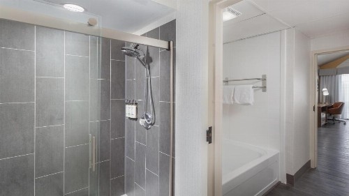 Holiday Inn Hotel & Suites Springfield an IHG Hotel - image 40