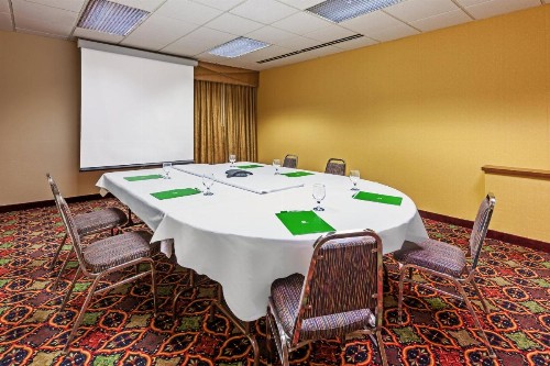 Holiday Inn Hotel & Suites Springfield an IHG Hotel - image 46