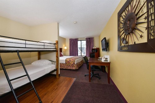 Lamplighter Inn-South - image 10