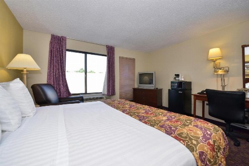 Lamplighter Inn-South - image 11