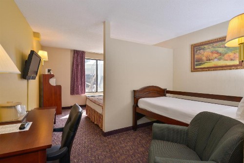 Lamplighter Inn-South - image 12