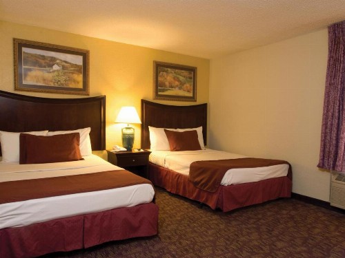 Lamplighter Inn-South - image 20