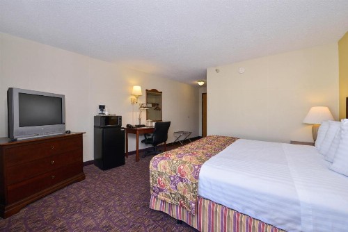 Lamplighter Inn-South - image 4