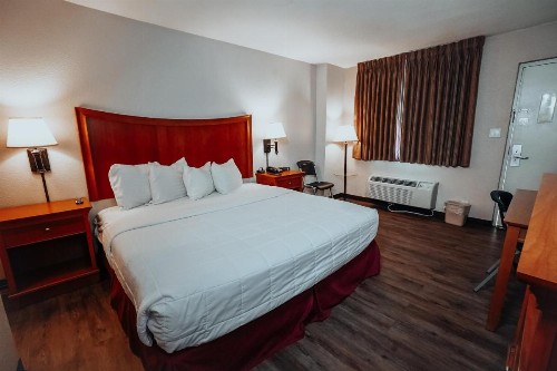 Lamplighter Inn and Suites - North - image 11