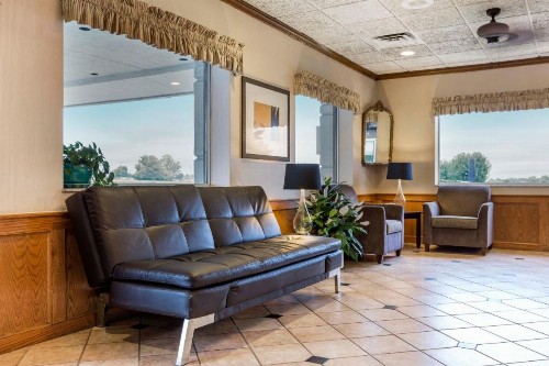 Lamplighter Inn and Suites - North - image 16
