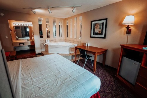 Lamplighter Inn and Suites - North - image 21