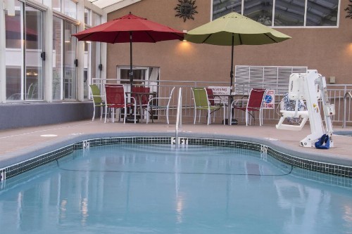Lamplighter Inn and Suites - North - image 4