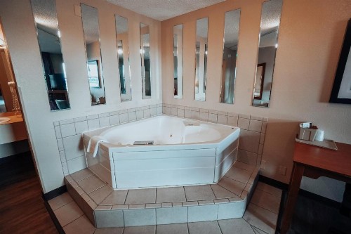 Lamplighter Inn and Suites - North - image 6