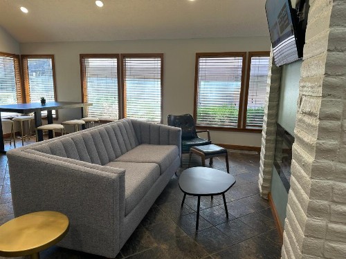 Arbor Suites at the Mall - image 14