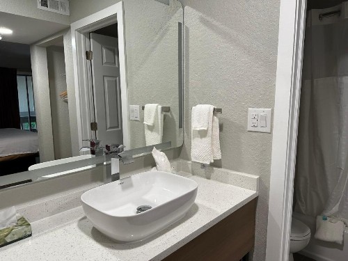 Arbor Suites at the Mall - image 18