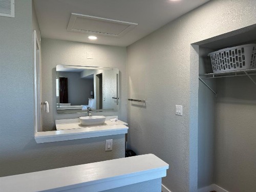 Arbor Suites at the Mall - image 19