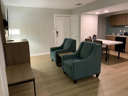 Arbor Suites at the Mall - image 26