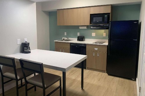 Arbor Suites at the Mall - image 4