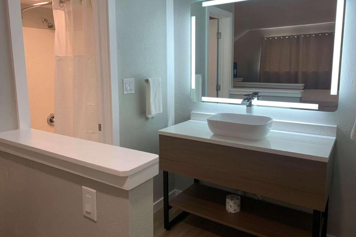 Arbor Suites at the Mall - image 6