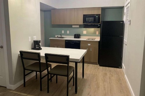 Arbor Suites at the Mall - image 7