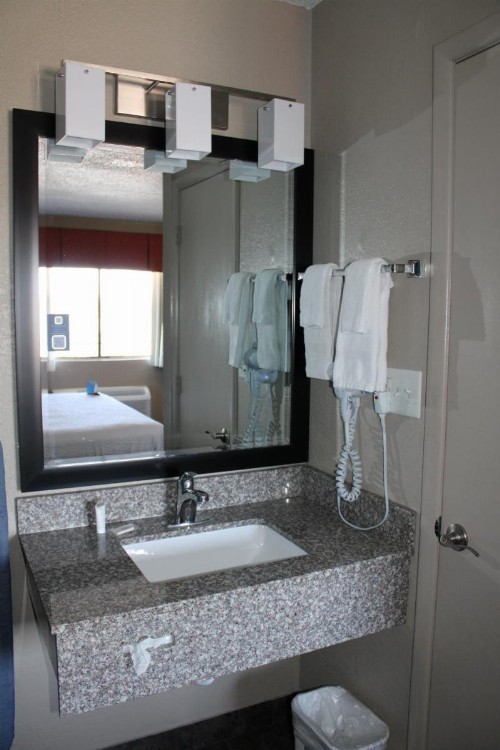 Days Inn & Suites by Wyndham Springfield on I-44 - image 32