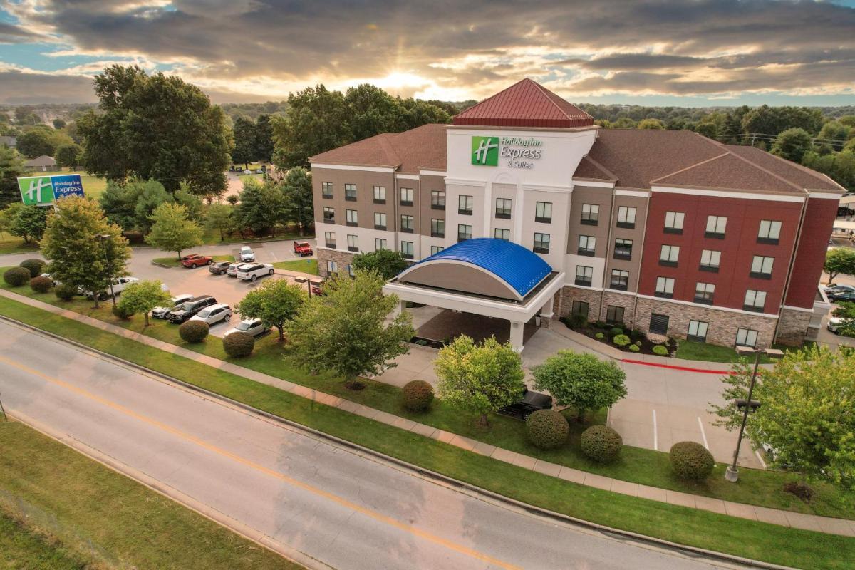 Holiday Inn Express and Suites Springfield Medical District an IHG Hotel - main image