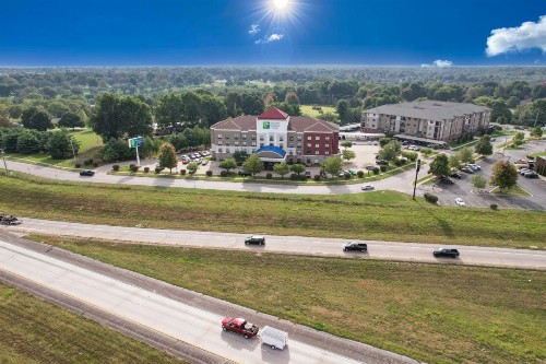 Holiday Inn Express and Suites Springfield Medical District an IHG Hotel - image 20