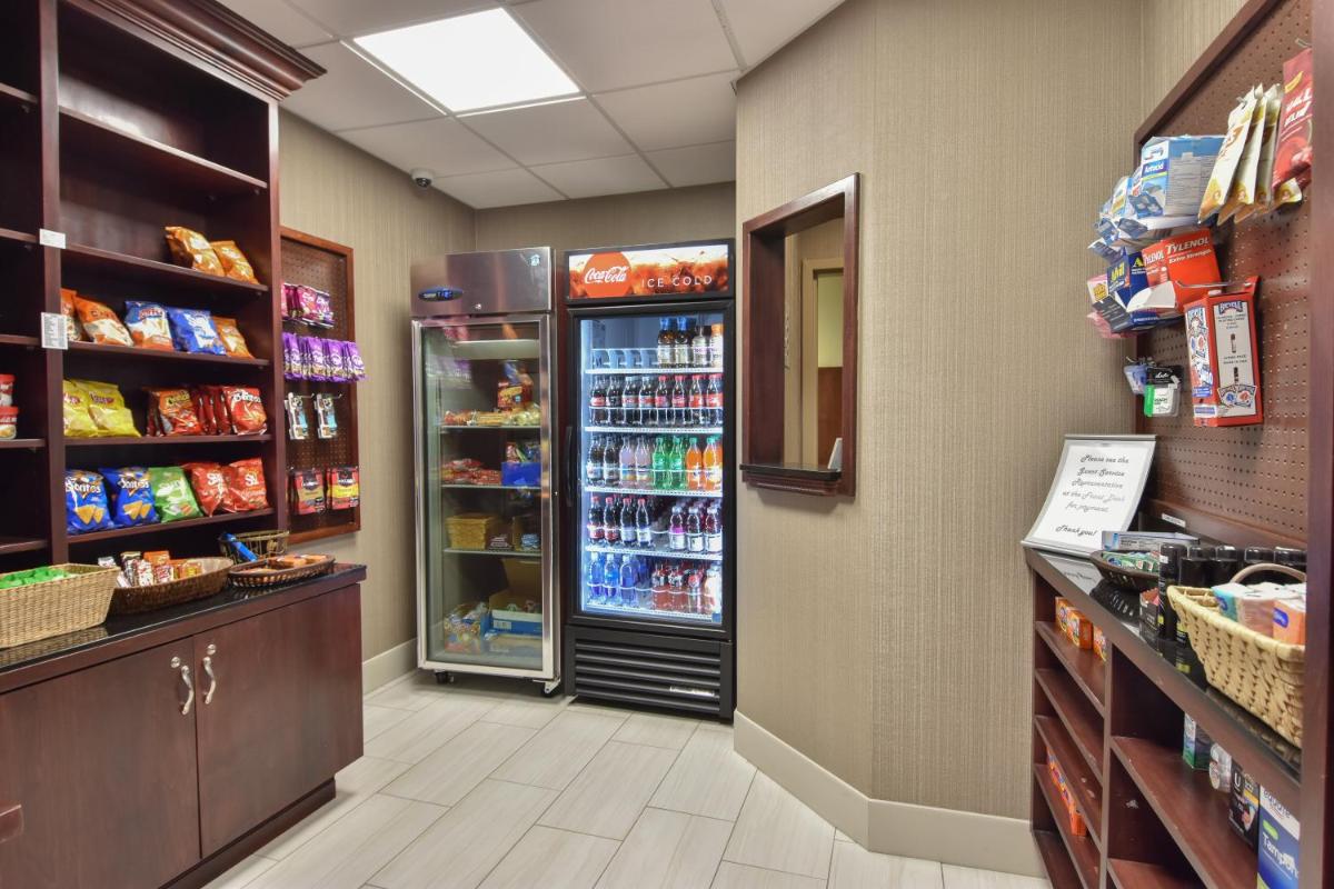 Holiday Inn Express and Suites Springfield Medical District an IHG Hotel - image 7