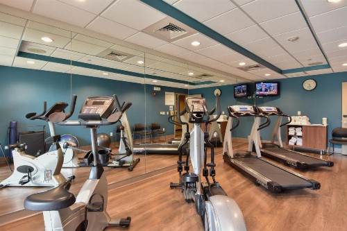 Holiday Inn Express and Suites Springfield Medical District an IHG Hotel - image 8