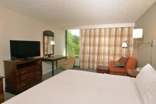 Hampton Inn Springfield-South - image 2
