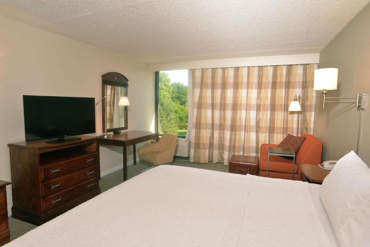 Hampton Inn Springfield-South - image 2