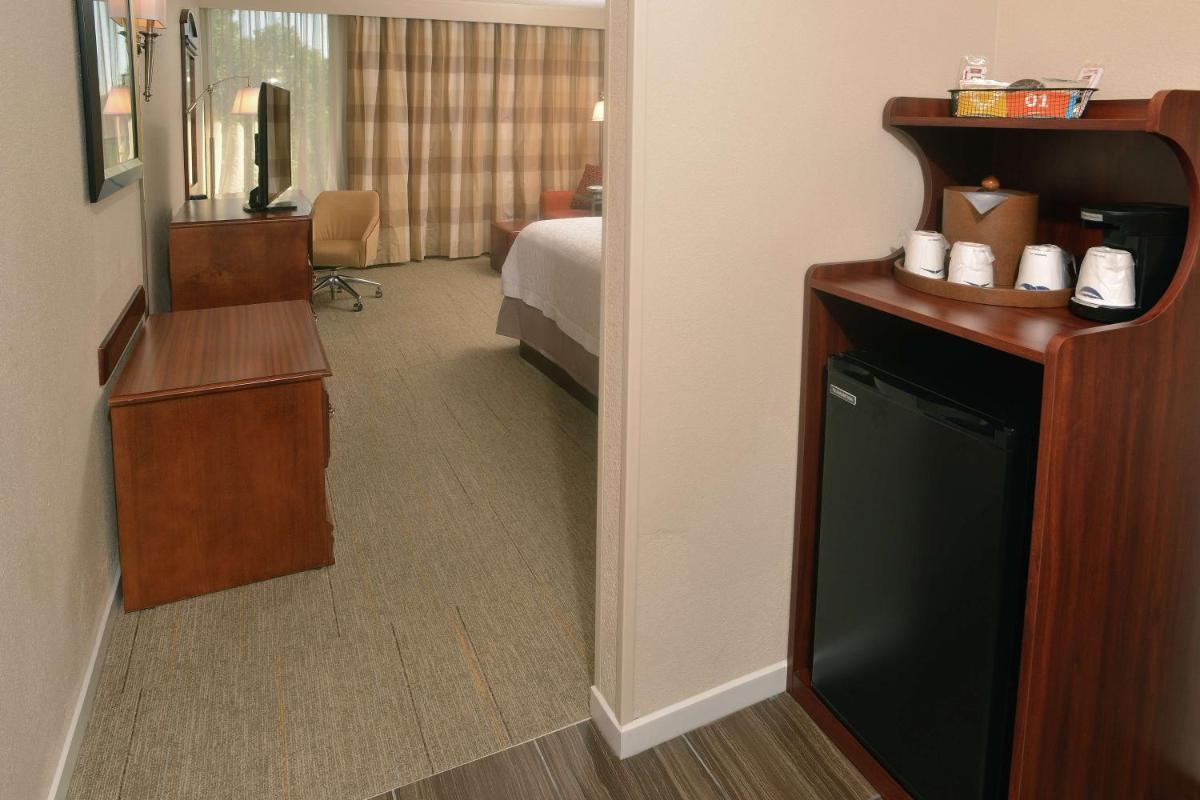 Hampton Inn Springfield-South - image 3